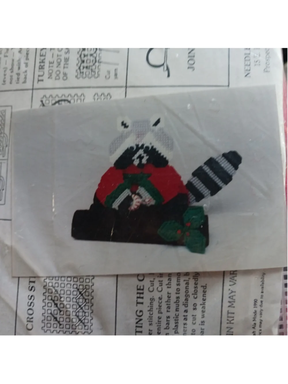 JIMOTHY VTG Raccoon Christmas Needlecraft Ala Mode Acrylic Stitch Kit Craft 1990